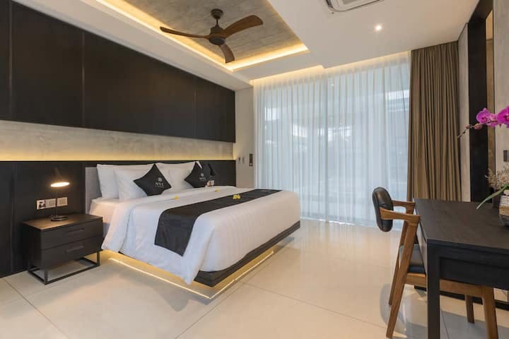 Luxury Modern 4 Bedroom Villa, Canggu