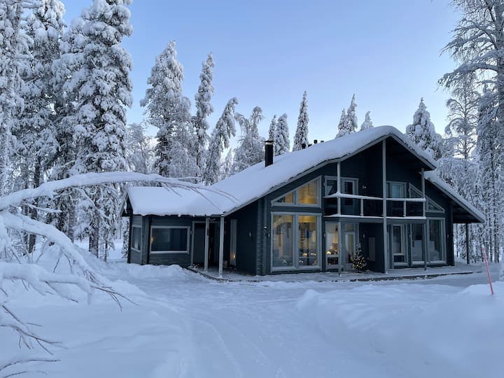 Bright and modern chalet near skiing & amenities